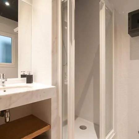 Weflating Suites Sant Antoni Market Barcelona Room photo
